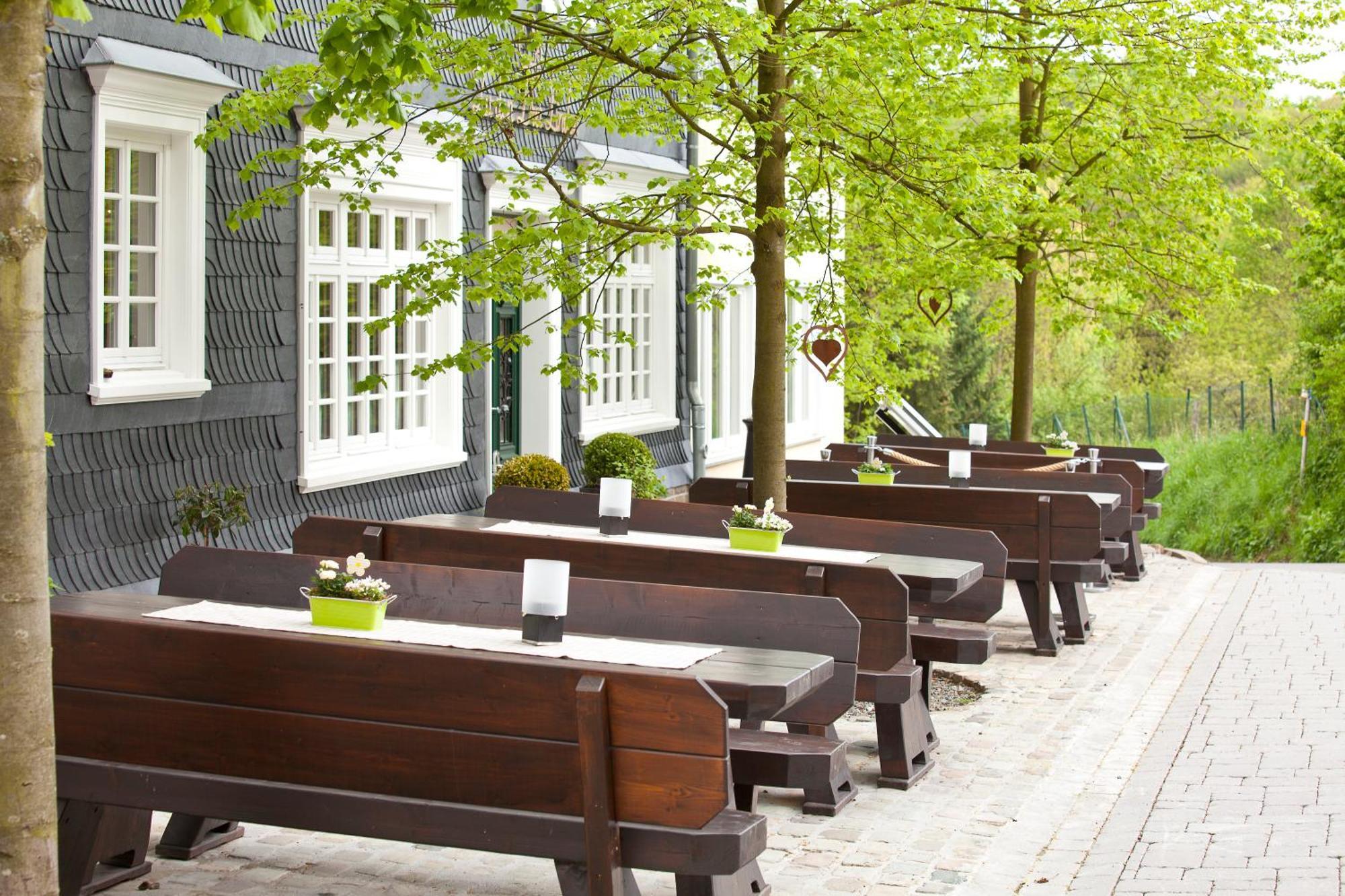Zu Den Drei Linden Otel Wermelskirchen Dış mekan fotoğraf