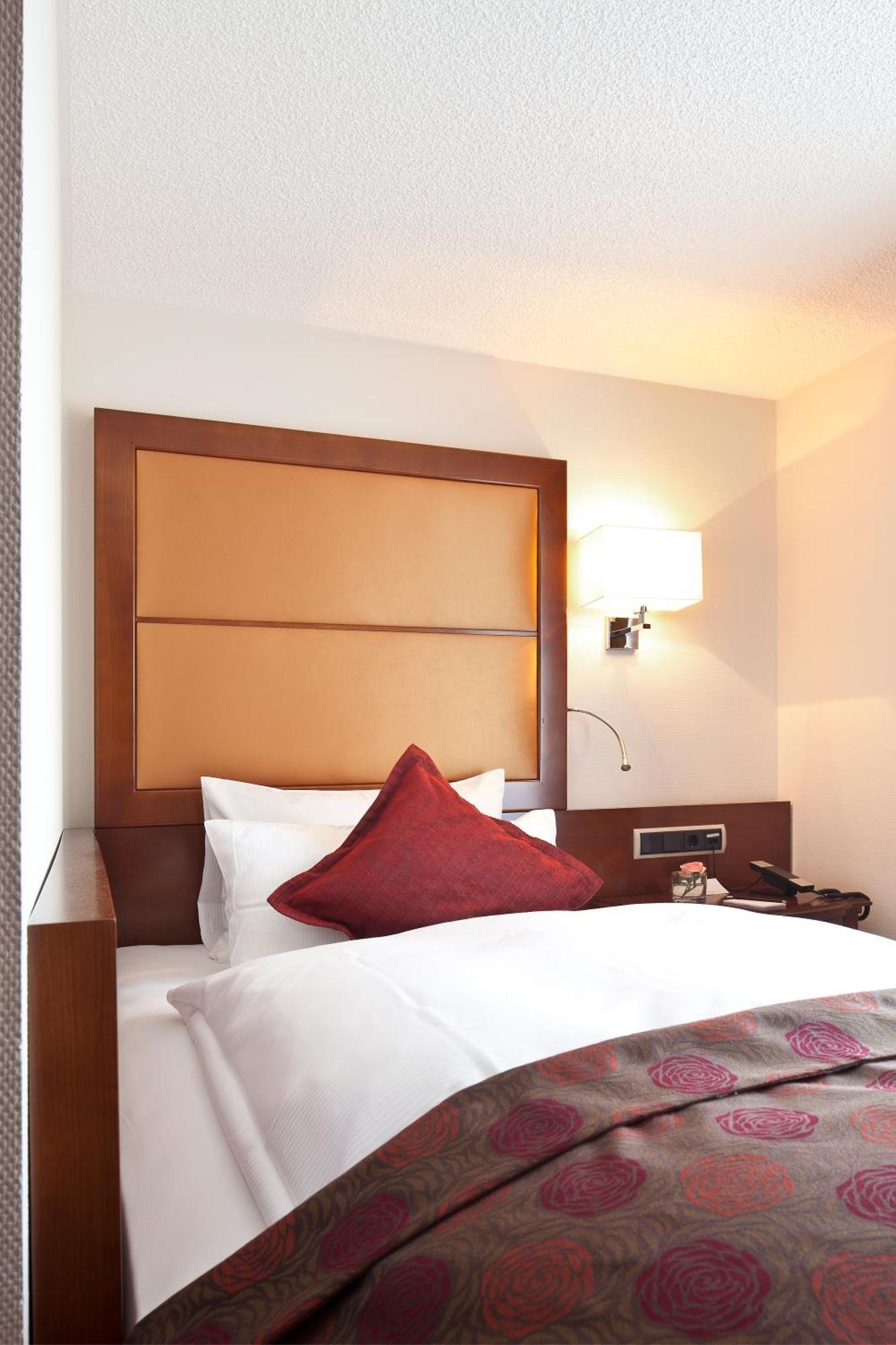 Zu Den Drei Linden Otel Wermelskirchen Dış mekan fotoğraf