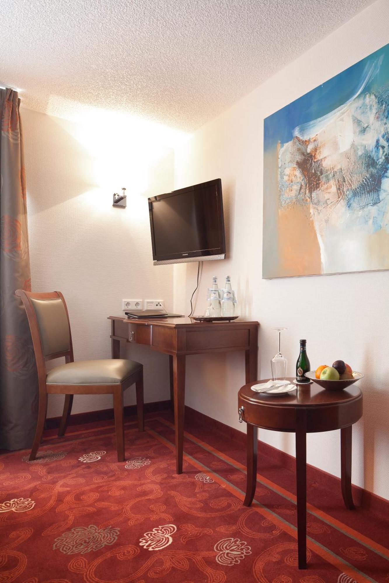 Zu Den Drei Linden Otel Wermelskirchen Dış mekan fotoğraf