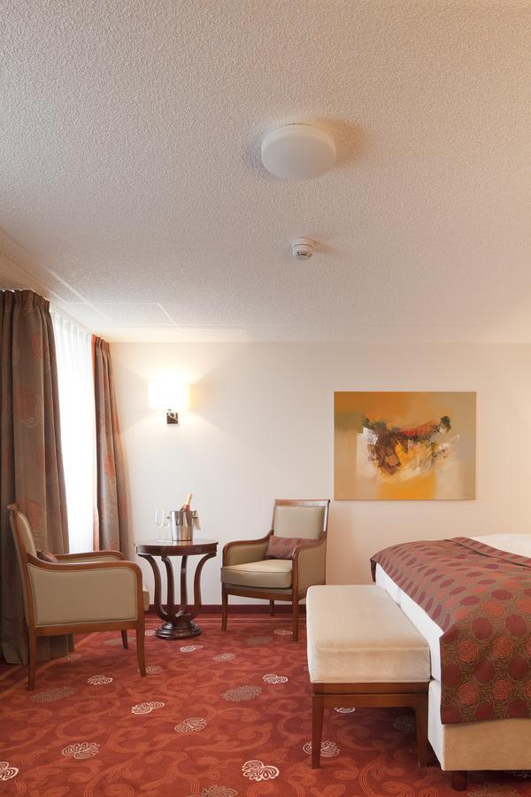 Zu Den Drei Linden Otel Wermelskirchen Oda fotoğraf